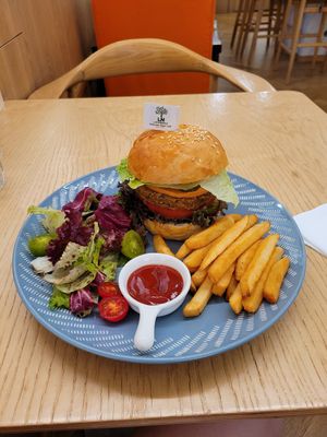 Vegan burger at LN Fortunate Coffee in Shanghai