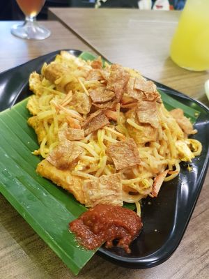 Soggy Laksa goreng at Gokul Vegetarian Restaurant - Fortune Centre in Central Singapore