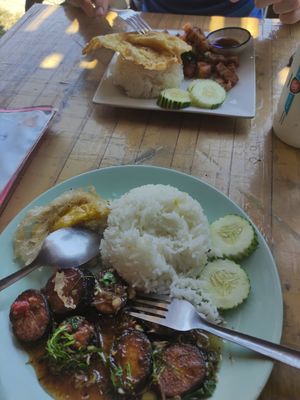 Chili fried 'fish' + pork and omelette at JaJa's Restaurant Thai Vegan in Koh Phangan