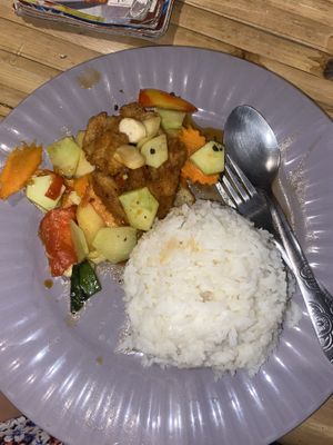 Sweet and sour crispy „chicken"  at JaJa's Restaurant Thai Vegan in Koh Phangan