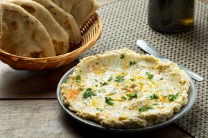 humus and pita bread at Restaurante Babilonia in Paraty