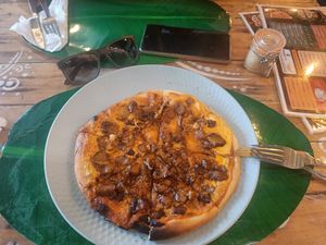 BBQ Pizza at Shlomo in Grand Baie