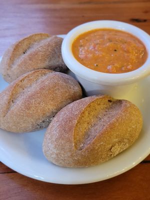 Housemade bread and dipping sauce at El Huerto in Santiago