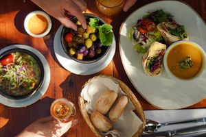 olives for starter at El Huerto in Santiago