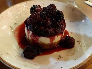 Vegan cheesecake with berries at El Huerto in Santiago