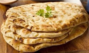 Plain Naan. ( Pan Hindu ) at Indian Garden in Valencia