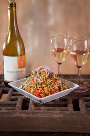 chinese bhel.
Vegan.
(room temperature)
crispy noodle. onion. cucumber. tomato. at Inchin's Bamboo Garden in Bellevue