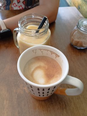 Oat Cappucino & Tropical Smoothie at Coffee Circus Joy in Marsalforn