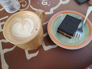 Chai latte (with oat milk) and raw vegan cake (oreo slice) at Coffee Circus Joy in Marsalforn