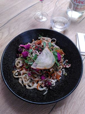 Nouilles aux légumes at La Brasserie Bleue in Vannes