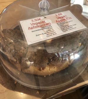 Vegan apple pie  at Café Fräulein Mondschein in Darmstadt