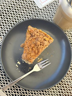 veganer Apfelkuchen (mit Zimtstreusel)  at Café Fräulein Mondschein in Darmstadt