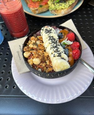 Açai bowl with peanut butter and granola   at Brunchit in Malaga