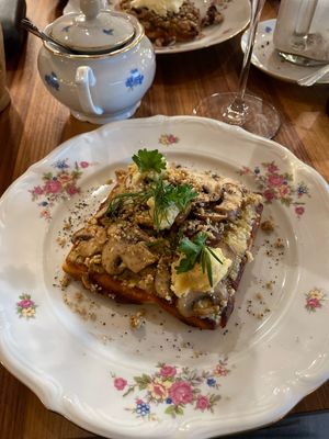 Waffel mit Pilzen  at Formidable Pelikan in St Gallen