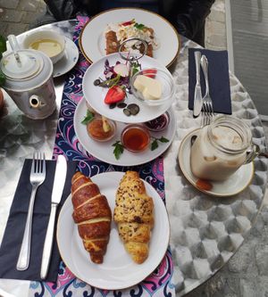 small Breakfast, seasonal Waffle, Tea and iced Chai Latte at Formidable Pelikan in St Gallen