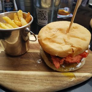 Vegan burger at Perro Sin Rabo in Tenerife