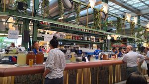  at Wolf Sharing Food Market in Brussels