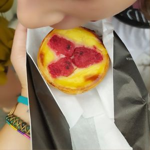 Con lamponi at Cafe De Nata in North West London