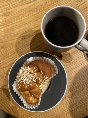 Vegan Kanelbullar & black coffee with free refill  at Qoffee in Malmo