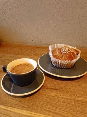 Espresso and cinnamons for 7 euro at Qoffee in Malmo