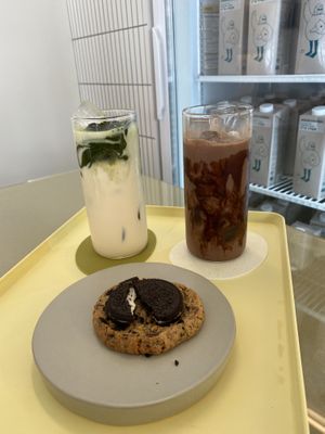 Oreo cookie, matcha latte, chocolate latte  at ODOV - 오도브 in Seoul