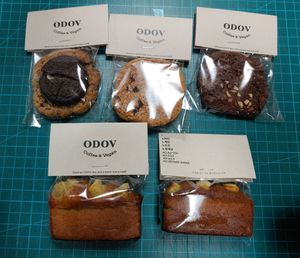 Packaged cookies and mini pound cakes at ODOV - 오도브 in Seoul