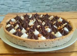 Chocolate, hzelnute and praliné tart at Les Douceurs du Colibri in Dijon