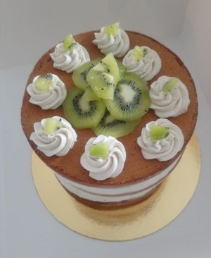 Kiwi layer cake at Les Douceurs du Colibri in Dijon