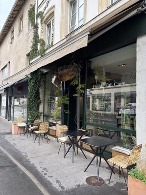 Outside seating   at Sèves in Nancy