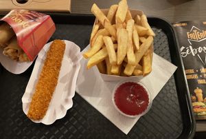 Kleine friet met tomatenketchup/mini loempia/vegan kipcorn   at Friterie Sebastien in Stavelot
