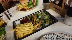 Vegan fries plate at Küff Yeldeğirmeni in Istanbul