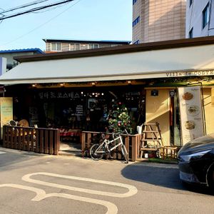 exterior location at Villa De Costes in Seoul