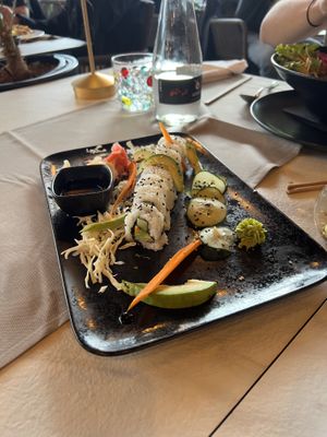 California roll (Aguacate, Zanahoria, Pepino)  at ARROI Restaurant in Bled