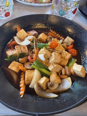Cashew Stor Fry con tofu  at ARROI Restaurant in Bled