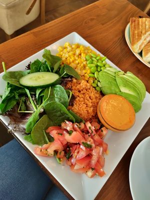 Healthy plate met avocado😋 at Café Kladdkakan in Stockholm