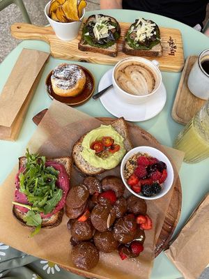 Vegan lunch set and mushroom sandwiches with pesto and vegan parmesan at Hygge in Lisbon