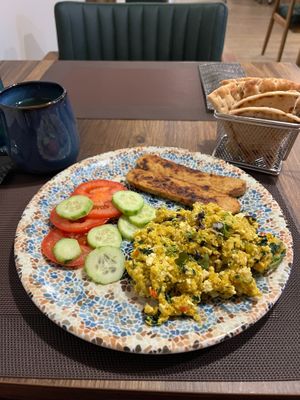 Tofu breakfast scramble at AhimSa Vega-Yoga in Belgrade