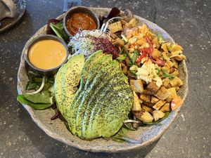 Delicious avocado supergreen bowl with tempeh  at Honest Greens - Velázquez in Madrid