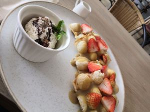 Waffle dessert at Gigi's Plant Based in Pereira