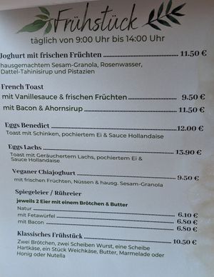 Frühstück. Es gibt veganen Chiajoghurt. at  EssEnz in Muehlacker