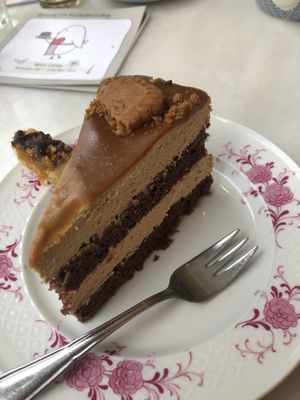 Vegane Spekulatius Torte  at Café Rotkehlchen - Merowingerstraße in Cologne