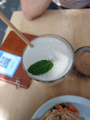 Peanut banana milk at Café Rotkehlchen - Merowingerstraße in Cologne