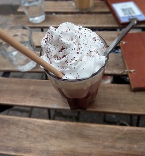 Eisschoki at Café Rotkehlchen - Merowingerstraße in Cologne