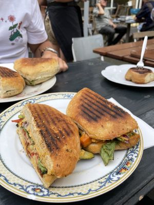   at Café Rotkehlchen - Merowingerstraße in Cologne
