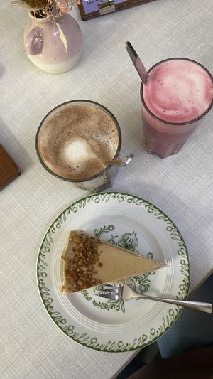   at Café Rotkehlchen - Merowingerstraße in Cologne