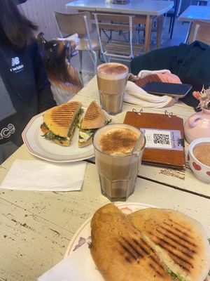   at Café Rotkehlchen - Merowingerstraße in Cologne