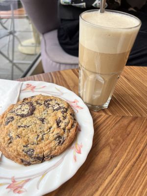   at Café Rotkehlchen - Merowingerstraße in Cologne