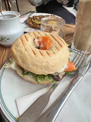   at Café Rotkehlchen - Merowingerstraße in Cologne