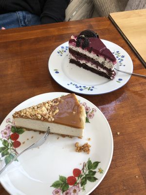 Mega Lecker und echt viel Auswahl. Preise finde ich auch sehr fair! Das beste Café in Köln!!  at Café Rotkehlchen - Merowingerstraße in Cologne