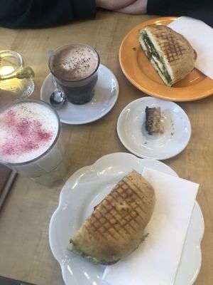   Perfekt  at Café Rotkehlchen - Merowingerstraße in Cologne